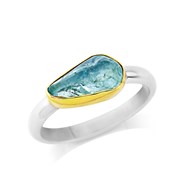 IRREGULAR ROUGH CUT AQUAMARINE RING SET IN 18CT GOLD