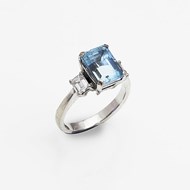 BESPOKE AQUAMARINE & DIAMOND RING