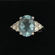 BESPOKE AQUAMARINE AND DIAMOND RING