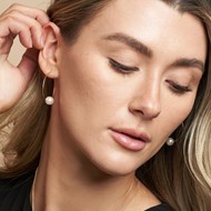 GOLDFILL HOOP EARRINGS WITH PEARL